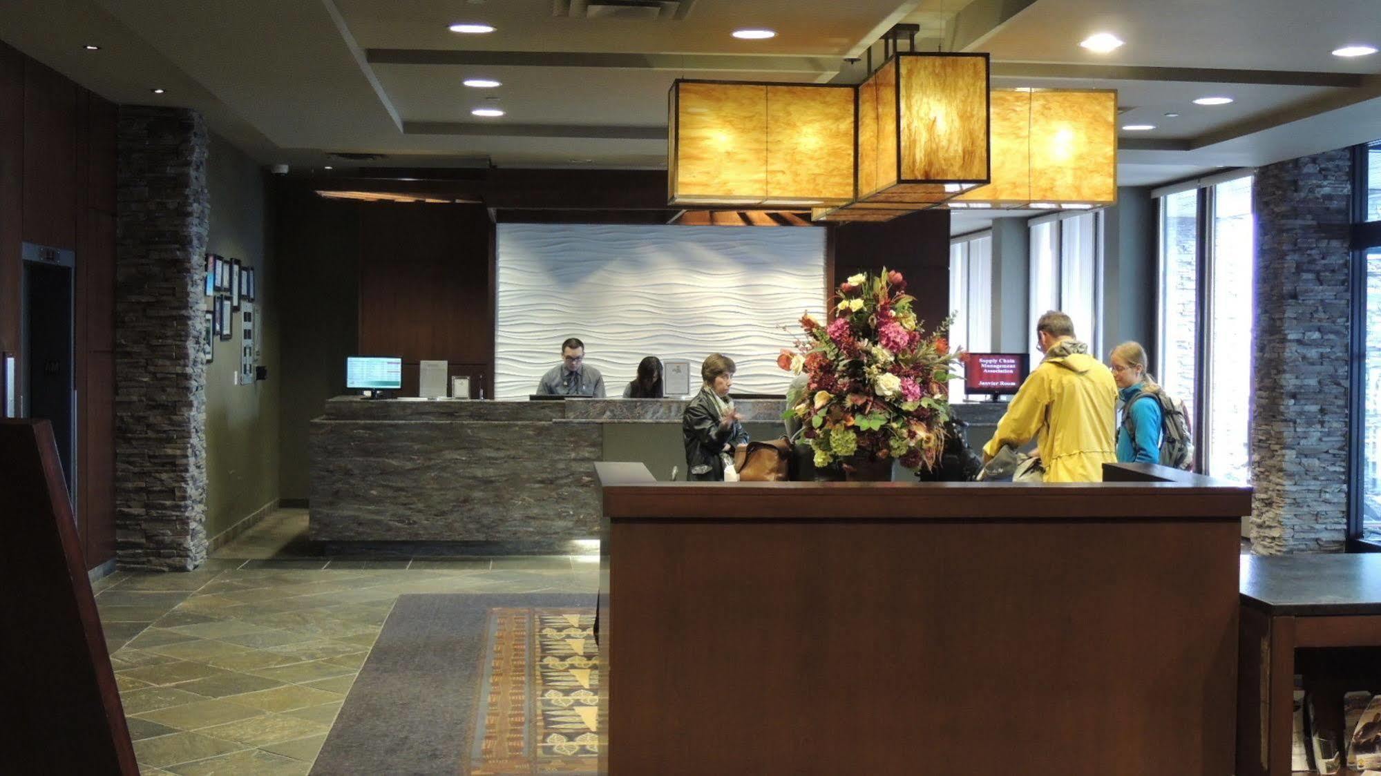 The Explorer Hotel Yellowknife Ngoại thất bức ảnh