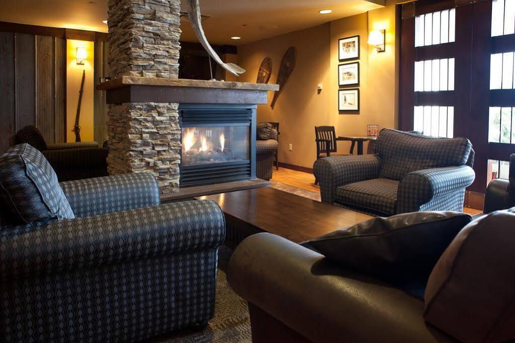 The Explorer Hotel Yellowknife Ngoại thất bức ảnh